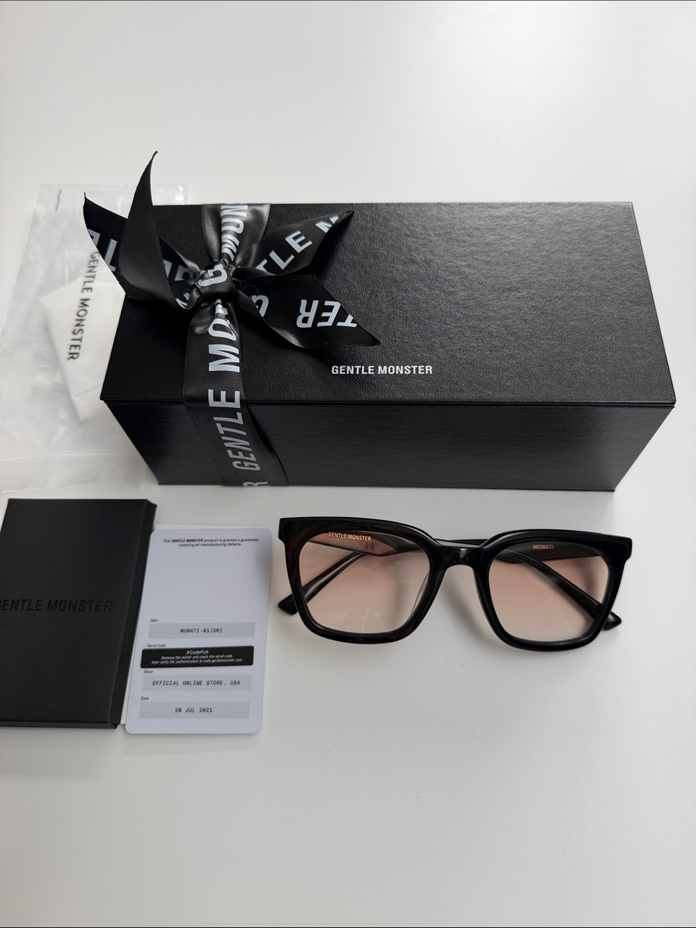 GENTLE MONSTER Black Sunglasses Gradient Brown Lenses MOMATI 01(OR) Sunglasses